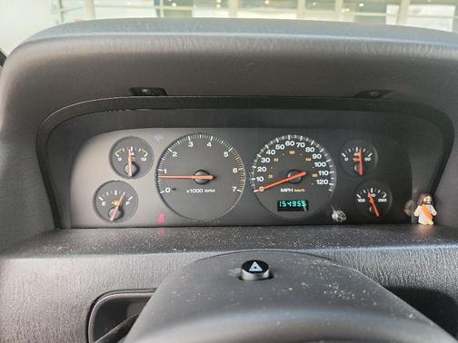 White 2000 Jeep Grand Cherokee Laredo