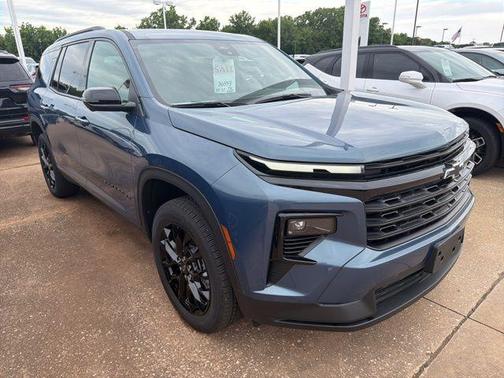 Lakeshore Blue Metallic 2025 Chevrolet Traverse LT