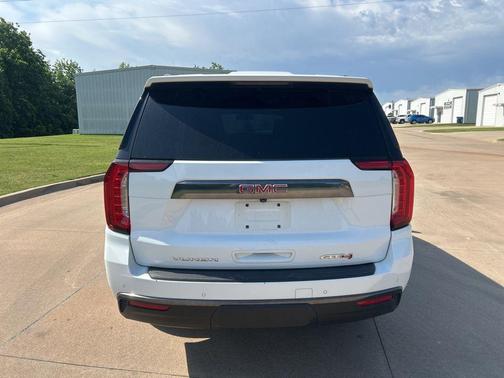 Summit White 2023 GMC Yukon XL AT4