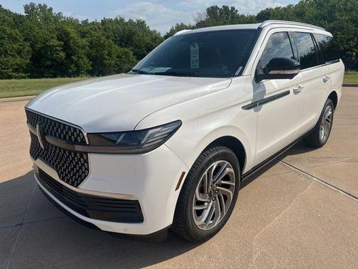 White Metallic 2026 Lincoln Navigator Reserve