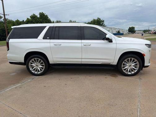 Crystal White Tri-Coat 2024 Cadillac Escalade ESV Premium Luxury