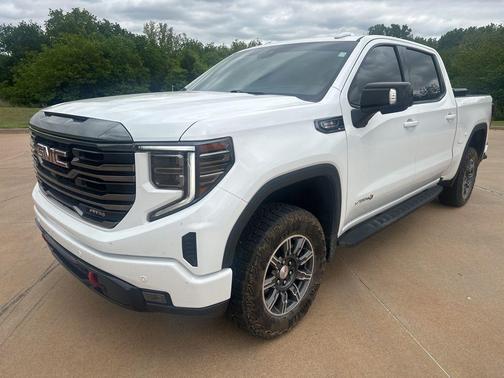 Summit White 2024 GMC Sierra 1500 AT4