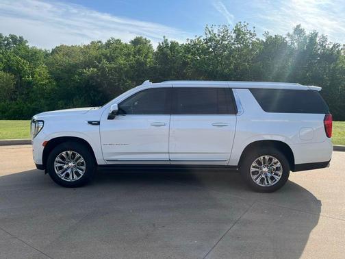White Frost Tri-Coat 2022 GMC Yukon XL Denali