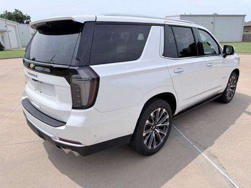 Iridescent Pearl Tricoat 2025 Chevrolet Tahoe High Country