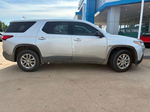 Silver Ice Metallic 2020 Chevrolet Traverse LS