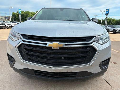 Silver Ice Metallic 2020 Chevrolet Traverse LS