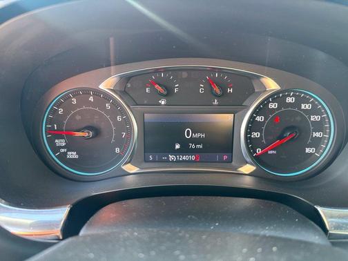 Summit White 2023 Chevrolet Traverse LT Cloth