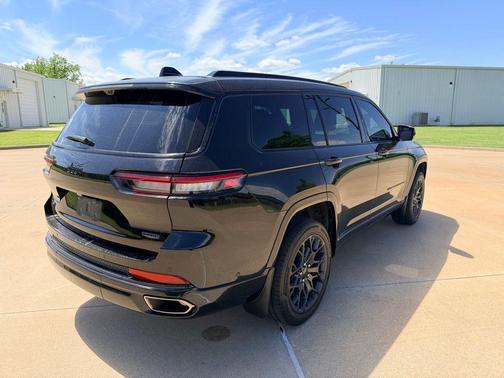 Diamond Black 2024 Jeep Grand Cherokee L Summit