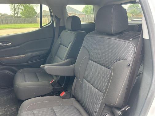 Summit White 2023 GMC Acadia SLE