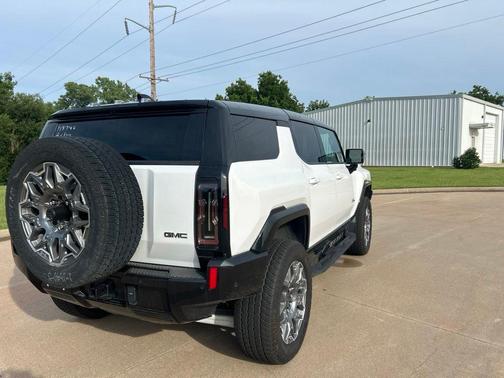 White 2025 GMC HUMMER EV SUV 3X