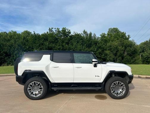 White 2025 GMC HUMMER EV SUV 3X