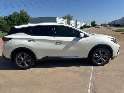 White 2024 Nissan Murano Platinum