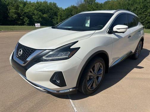White 2024 Nissan Murano Platinum