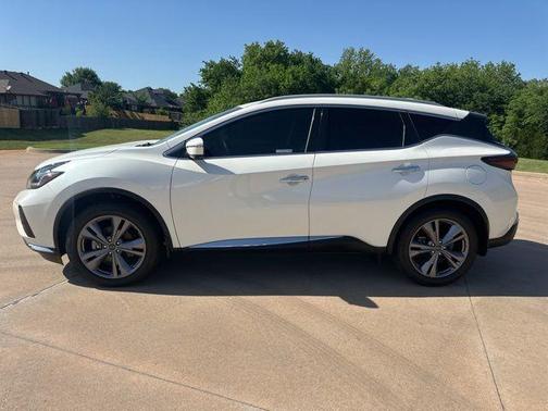 White 2024 Nissan Murano Platinum
