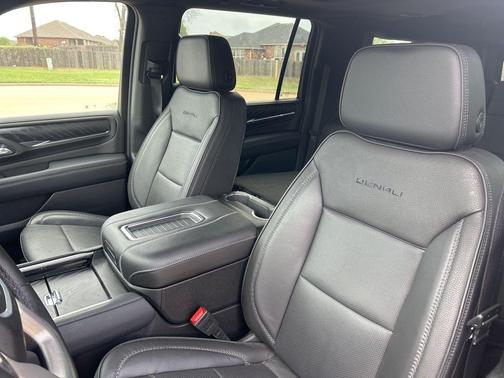Onyx Black 2024 GMC Yukon XL Denali