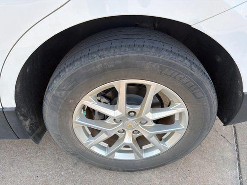 Summit White 2022 Chevrolet Equinox 1LT