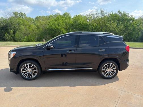 Ebony Twilight Metallic 2022 GMC Terrain Denali