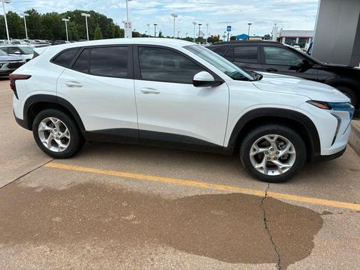 Summit White 2024 Chevrolet Trax LS