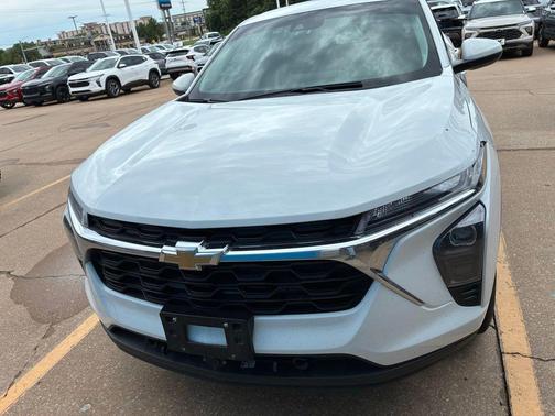 Summit White 2024 Chevrolet Trax LS