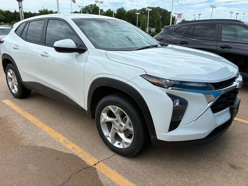 Summit White 2024 Chevrolet Trax LS