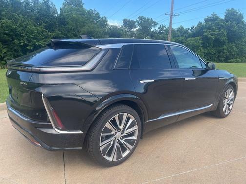 Stellar Black Metallic 2025 Cadillac LYRIQ Luxury