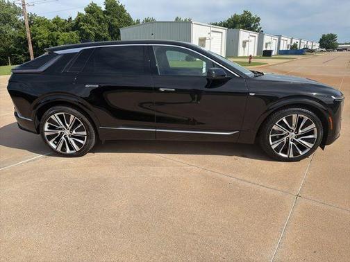 Stellar Black Metallic 2025 Cadillac LYRIQ Luxury