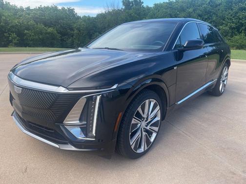 Stellar Black Metallic 2025 Cadillac LYRIQ Luxury