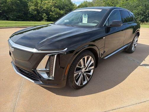Stellar Black Metallic 2025 Cadillac LYRIQ Luxury