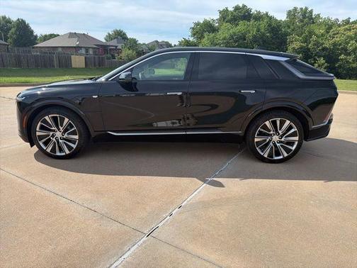 Stellar Black Metallic 2025 Cadillac LYRIQ Luxury