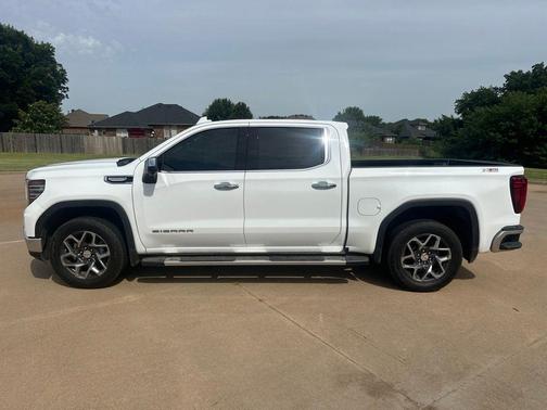 Summit White 2025 GMC Sierra 1500 SLT