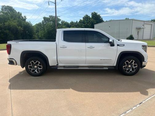 Summit White 2025 GMC Sierra 1500 SLT