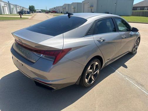 Metal 2023 Hyundai ELANTRA HEV Limited