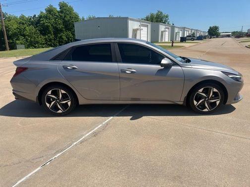 Metal 2023 Hyundai ELANTRA HEV Limited