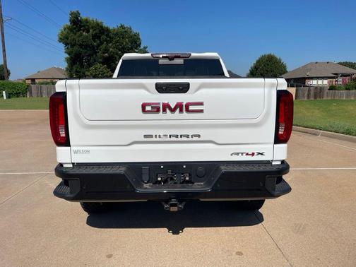 Summit White 2023 GMC Sierra 1500 AT4X