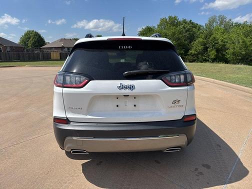 Bright White Clearcoat 2022 Jeep Cherokee Limited