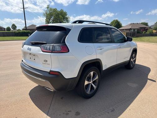 Bright White Clearcoat 2022 Jeep Cherokee Limited