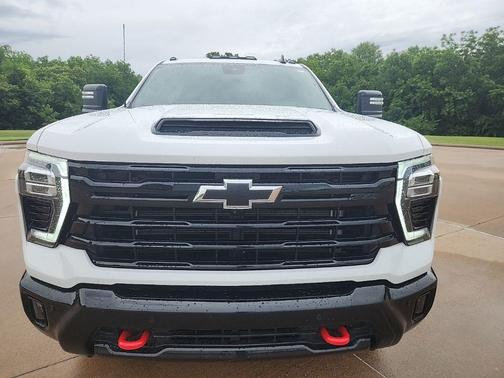 Summit White 2025 Chevrolet Silverado 2500 LT
