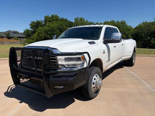 Bright White Clearcoat 2024 RAM 3500 Laramie