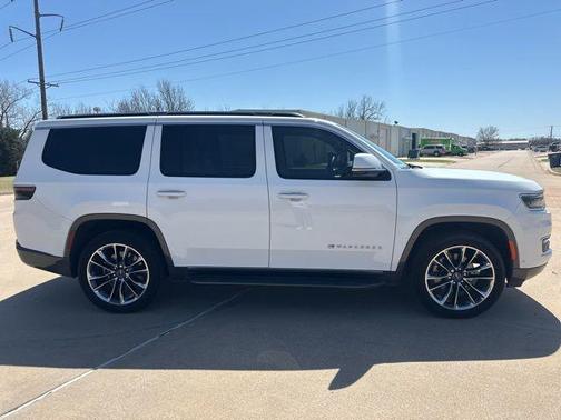 Bright White Clearcoat 2022 Jeep Wagoneer Series II