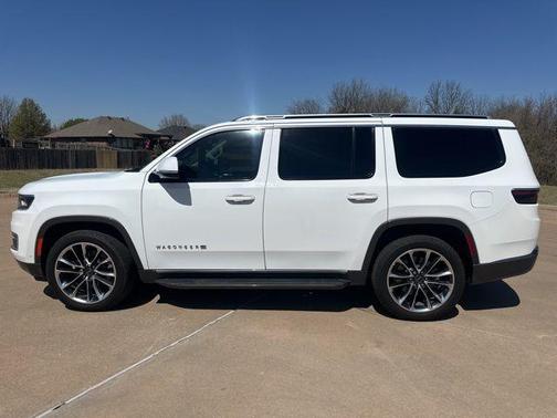 Bright White Clearcoat 2022 Jeep Wagoneer Series II