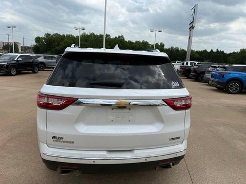 Iridescent Pearl Tricoat 2018 Chevrolet Traverse Premier