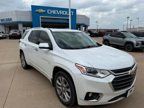 Iridescent Pearl Tricoat 2018 Chevrolet Traverse Premier