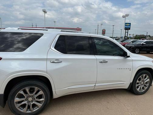 Iridescent Pearl Tricoat 2018 Chevrolet Traverse Premier