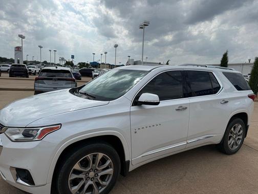 Iridescent Pearl Tricoat 2018 Chevrolet Traverse Premier