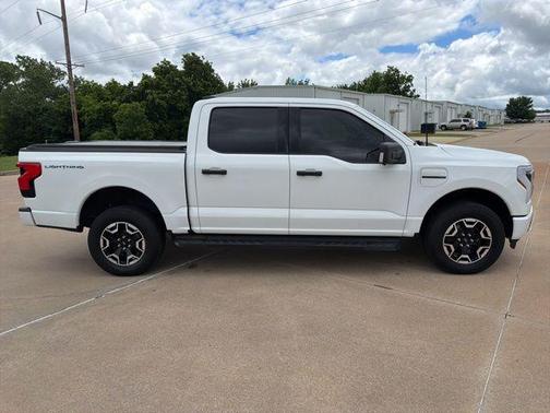Oxford White 2023 Ford F-150 Lightning XLT