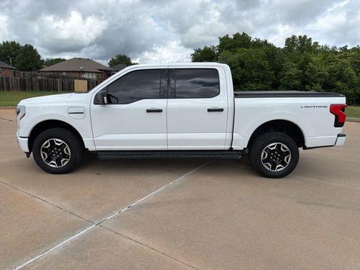 Oxford White 2023 Ford F-150 Lightning XLT