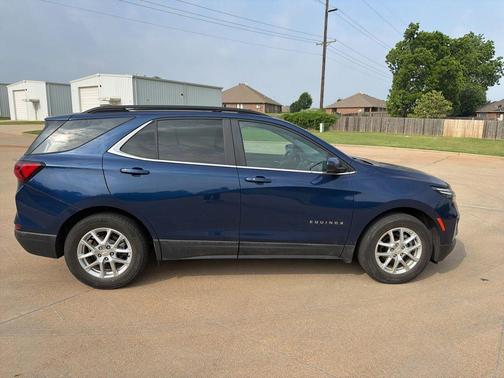 Blue Glow Metallic 2022 Chevrolet Equinox 1LT