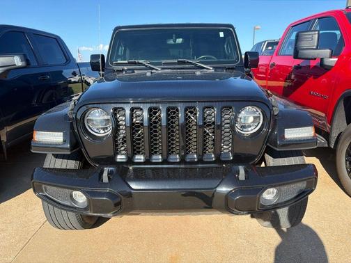 Black Clearcoat 2022 Jeep Gladiator Overland