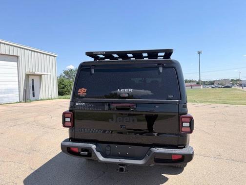 Black Clearcoat 2022 Jeep Gladiator Overland