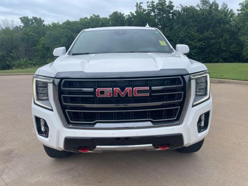 Summit White 2023 GMC Yukon XL AT4